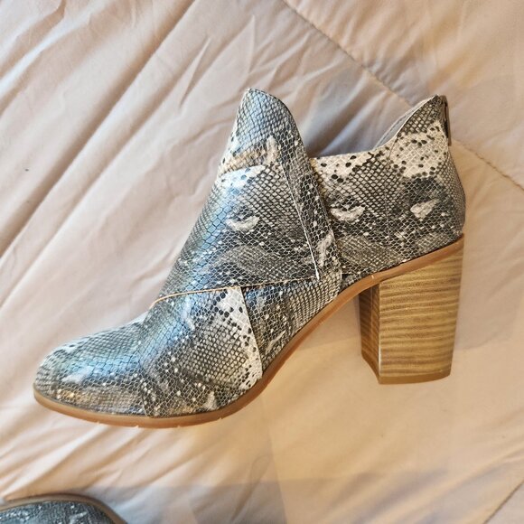 BC Python Azalea crisscross ankle booties vegan snake boots - Picture 4 of 12